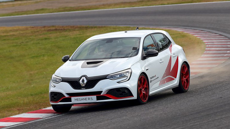 To Megane R.S. Trophy-R διαλύει τα ρεκόρ σε όλες τις πίστες